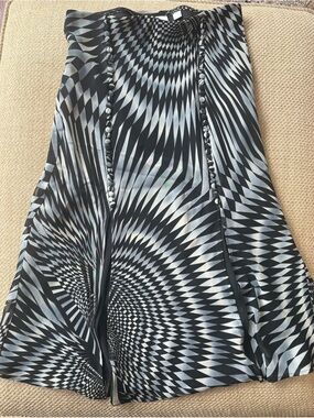 Geometric print Skirt with slits and buttons